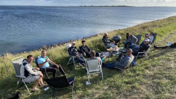 Surfdag Ouddorp haven met spontane verenigingsbarbecue